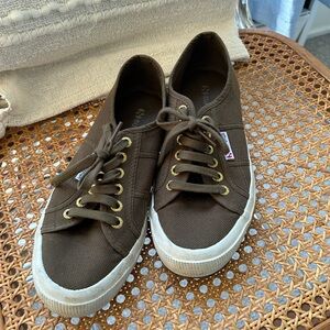 SUPERGA Canvas tennis shoe, color olive, size 39 euro, 8 US